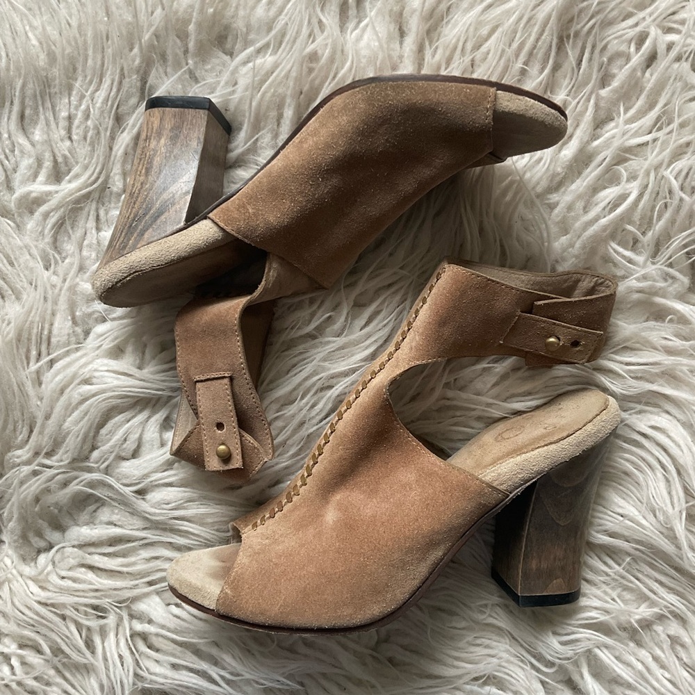 Calleen Cordero Tan Brown Suede Gold Studded Open Toe Block Heel Sandals Sz 6.5